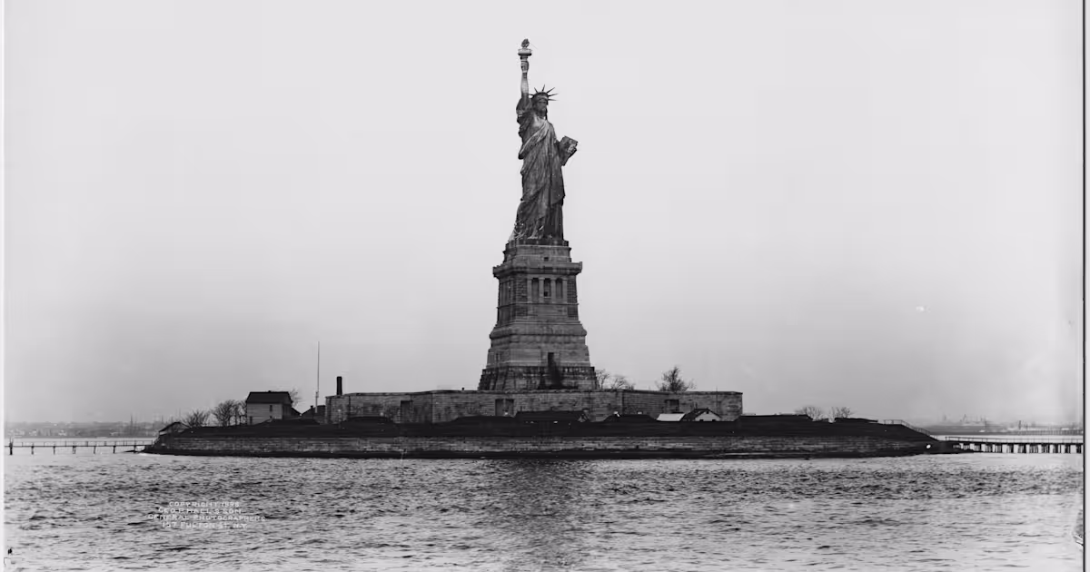 statue statue